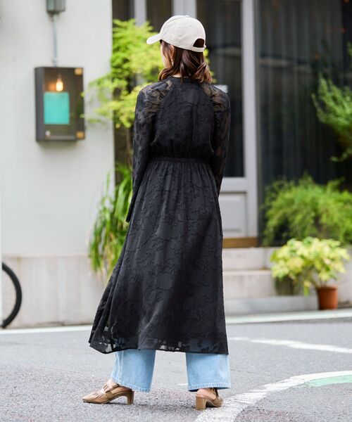 MAJESTIC LEGON（マジェスティックレゴン）の「【WEB限定アイテム/XSサイズあり】袖スリットフレアーワンピース（ワンピース・レディース・ホワイト系その他2/ブラック系その他・X-SMALL/MEDIUM/SMALL）」の15枚目の写真