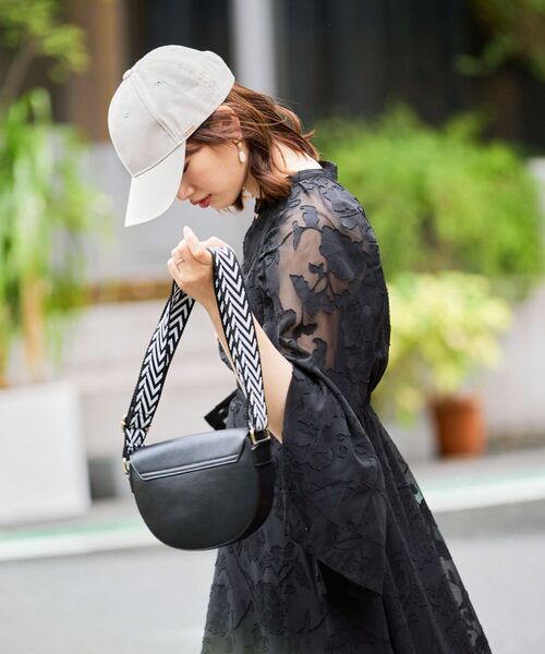 MAJESTIC LEGON（マジェスティックレゴン）の「【WEB限定アイテム/XSサイズあり】袖スリットフレアーワンピース（ワンピース・レディース・ホワイト系その他2/ブラック系その他・X-SMALL/MEDIUM/SMALL）」の13枚目の写真