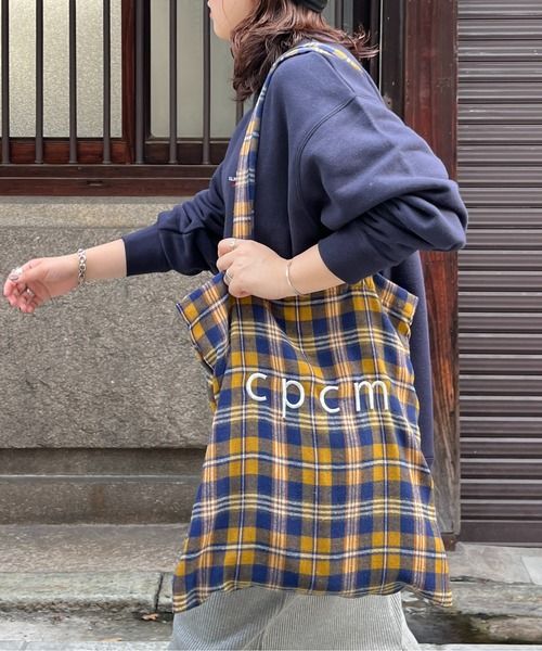 CPCM（シーピーシーエム）の「23AWカラーロゴトート（トートバッグ・レディース・グリーン/イエロー/オレンジ/アイボリー/ブラック・FREE）」の5枚目の写真