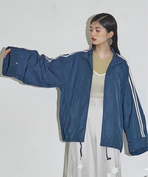 THE YOn（ザヨン）の「ワイドスリーブサイドライントラックジャケット（ブルゾン・レディース・ワインレッド/カーキ/ネイビー/グレー・FREE）」の21枚目の写真