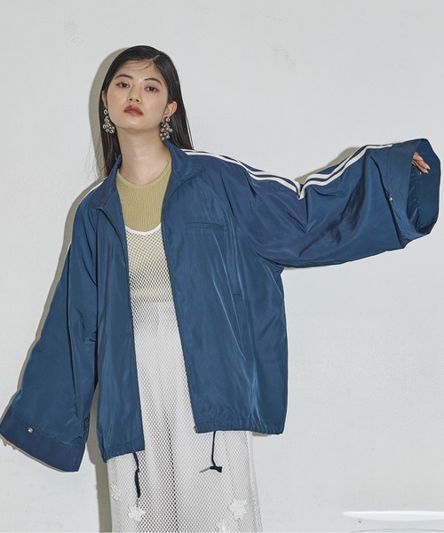 THE YOn（ザヨン）の「ワイドスリーブサイドライントラックジャケット（ブルゾン・レディース・ワインレッド/カーキ/ネイビー/グレー・FREE）」の19枚目の写真