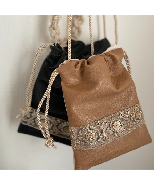 tone(トーン)の「【marihori】刺繍リボン×合皮巾着ショルダー(MA)(ショルダーバッグ・レディース・ブラック/ブラウン系その他・FREE)」の2枚目の写真