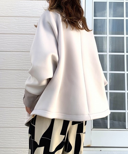 Q（キュー）の「ダンボールリラックスブルゾン（ブルゾン・レディース・ブラック/ベージュ・MEDIUM）」の4枚目の写真