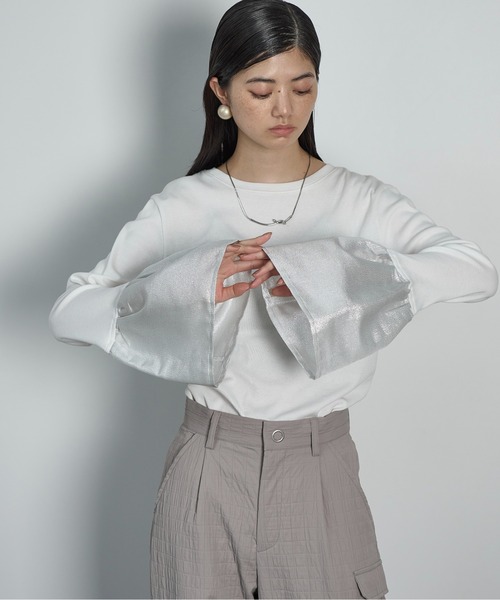 THE YOn（ザヨン）の「ベルスリーブ異素材切替カフトップス（Tシャツ/カットソー・レディース・ホワイト×シルバー/グレー/ホワイト×ブラック/ブラック・FREE）」の22枚目の写真