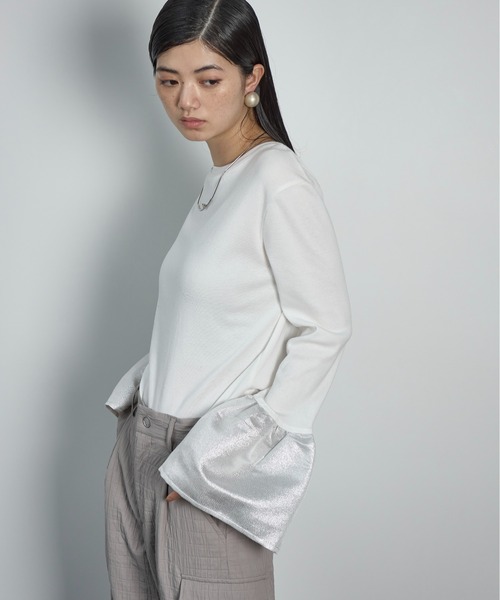 THE YOn（ザヨン）の「ベルスリーブ異素材切替カフトップス（Tシャツ/カットソー・レディース・ホワイト×シルバー/グレー/ホワイト×ブラック/ブラック・FREE）」の21枚目の写真