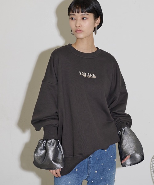 THE YOn（ザヨン）の「ベルスリーブ異素材切替カフトップス（Tシャツ/カットソー・レディース・ホワイト×シルバー/グレー/ホワイト×ブラック/ブラック・FREE）」の18枚目の写真