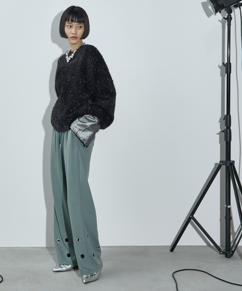 THE YOn（ザヨン）の「ベルスリーブ異素材切替カフトップス（Tシャツ/カットソー・レディース・ホワイト×シルバー/グレー/ホワイト×ブラック/ブラック・FREE）」の17枚目の写真