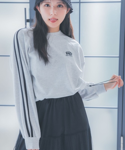 repipi armario(レピピ アルマリオ)の「サイドラインショートロンT(Tシャツ/カットソー・キッズ・グレー/ホワイト/ブラック・MEDIUM/LARGE/SMALL)」の4枚目の写真