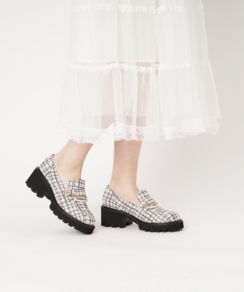 ESPERANZA(エスペランサ)の「チェーン&パール調モチーフローファー 24SS(パンプス・レディース・ブラック系1/アイボリー系2/こしょう色系2・22.0cm/22.5cm/23.0cm/23.5cm/24.0cm/24.5cm/25.0cm)」の7枚目の写真