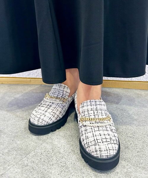 ESPERANZA(エスペランサ)の「チェーン&パール調モチーフローファー 24SS(パンプス・レディース・ブラック系1/アイボリー系2/こしょう色系2・22.0cm/22.5cm/23.0cm/23.5cm/24.0cm/24.5cm/25.0cm)」の13枚目の写真