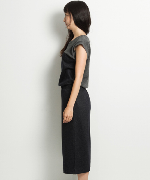 AMERICAN RAG CIE（アメリカンラグシー）の「AMERICAN RAG CIEアンゴラMIXニットジャージー×カルゼコンビネゾン/218-MUM-MN152K31（サロペット/オーバーオール・レディース・ブラック/ネイビー・FREE）」の4枚目の写真