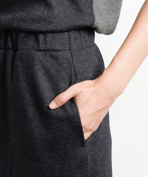 AMERICAN RAG CIE（アメリカンラグシー）の「AMERICAN RAG CIEアンゴラMIXニットジャージー×カルゼコンビネゾン/218-MUM-MN152K31（サロペット/オーバーオール・レディース・ブラック/ネイビー・FREE）」の19枚目の写真