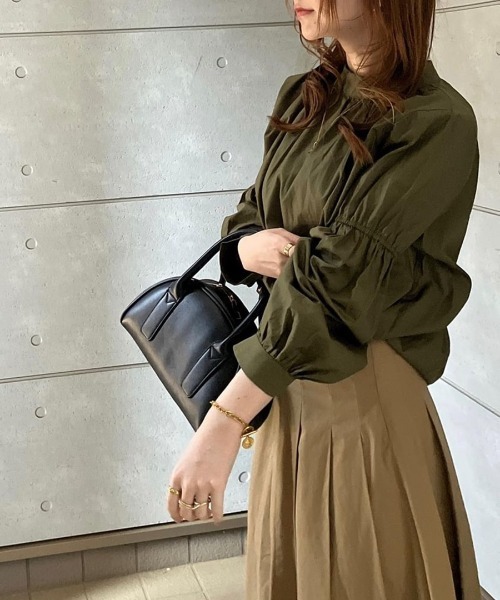 H.TOKYO(エイチトウキョウ)の「H.TOKYO × mimi / スタンドネック ギャザーブラウス(シャツ/ブラウス・レディース・ブラック/グリーン/ホワイト・FREE)」の19枚目の写真