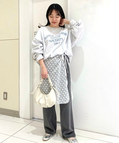 二回着用 【rosymonster】 フラワーウールヤーンエンブレムスウェット 2025年最新】rosymonster レディース トレーナー・スウェットの