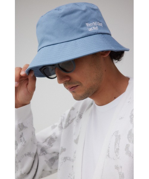 AZUL by moussy(アズールバイマウジー)の「ロゴ刺繍バケットハット(ハット・メンズ・オフホワイト/ブラック/ライトブルー・FREE)」の1枚目の写真