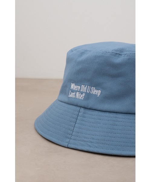 AZUL by moussy(アズールバイマウジー)の「ロゴ刺繍バケットハット(ハット・メンズ・オフホワイト/ブラック/ライトブルー・FREE)」の20枚目の写真