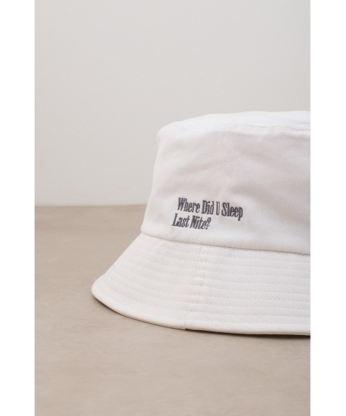 AZUL by moussy(アズールバイマウジー)の「ロゴ刺繍バケットハット(ハット・メンズ・オフホワイト/ブラック/ライトブルー・FREE)」の8枚目の写真
