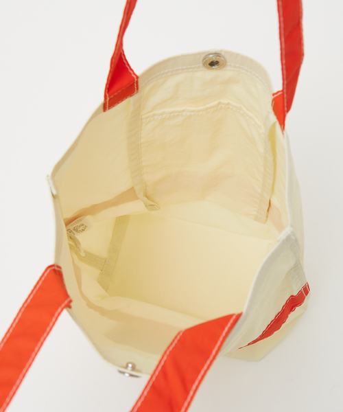 FRUIT OF THE LOOM（フルーツオブザルーム）の「【FRUIT OF THE LOOM】ナイロントートバッグ M / レトロ（トートバッグ・レディース・ブルー/アイボリー/チャコールグレー/ブラック・フリー）」の11枚目の写真