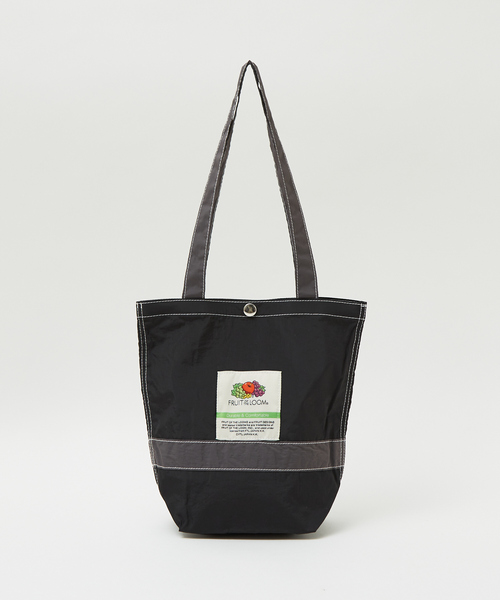 FRUIT OF THE LOOM（フルーツオブザルーム）の「【FRUIT OF THE LOOM】ナイロントートバッグ M / レトロ（トートバッグ・レディース・ブルー/アイボリー/チャコールグレー/ブラック・フリー）」の16枚目の写真