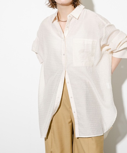 KBF（ケイビーエフ）の「2WAYシアーストライプシャツ（シャツ/ブラウス・レディース・ライトブルー/アイボリー/グリーン系その他・ONE）」の4枚目の写真