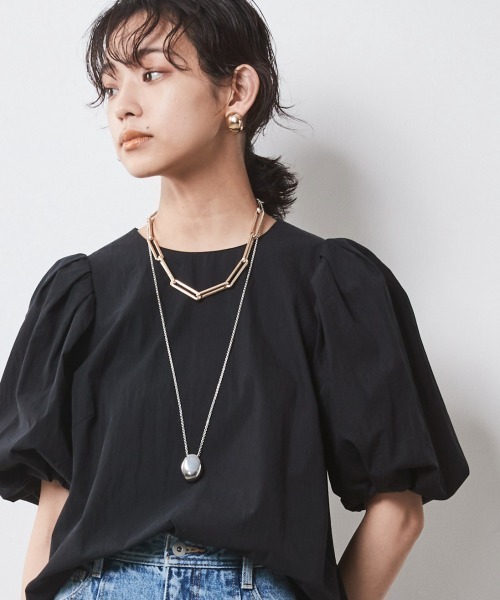 CHIC STYLE(シックスタイル)の「<大きいサイズ>ボリュームパフスリーブブラウス シックスタイル(シャツ/ブラウス・レディース・オフホワイト/ブラック・5L/4L/3L/LL/L)」の1枚目の写真