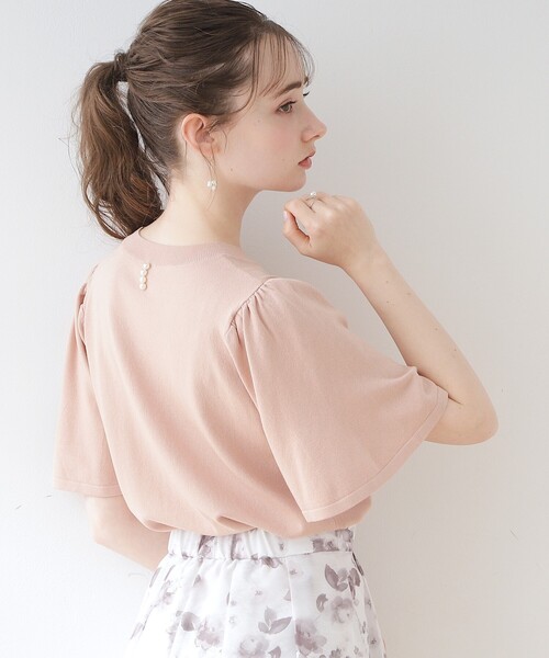 couture brooch（クチュールブローチ）の「◆【接触冷感/UV/洗える】バックパール調デザイン 袖フレアニット（ニット/セーター・レディース・パープル/アイボリー/ブラック/ベビーピンク・38/42）」の5枚目の写真