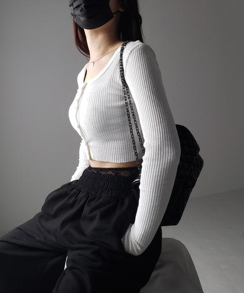 me+em select(ミームセレクト)の「【 3color 】フロントボタンショートタイトリブカットソーカーディガン / front button short tight lib cutsew cardigan(カーディガン/ボレロ・レディース・ブラック/ブルー/ホワイト・FREE)」の12枚目の写真