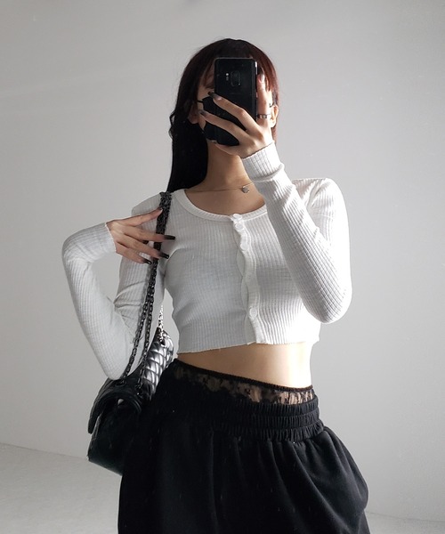 me+em select(ミームセレクト)の「【 3color 】フロントボタンショートタイトリブカットソーカーディガン / front button short tight lib cutsew cardigan(カーディガン/ボレロ・レディース・ブラック/ブルー/ホワイト・FREE)」の14枚目の写真