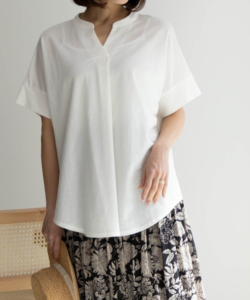 NAVY（ネイビー）の「NAVY サラリ冷感 制菌加工 シャツ見えスキッパーTシャツ（Tシャツ/カットソー・レディース・チャコールグレー/パープル/グリーン系その他/ライトベージュ/オフホワイト・M/L/S/XL）」の2枚目の写真