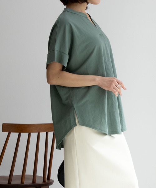 NAVY（ネイビー）の「NAVY サラリ冷感 制菌加工 シャツ見えスキッパーTシャツ（Tシャツ/カットソー・レディース・チャコールグレー/パープル/グリーン系その他/ライトベージュ/オフホワイト・M/L/S/XL）」の12枚目の写真