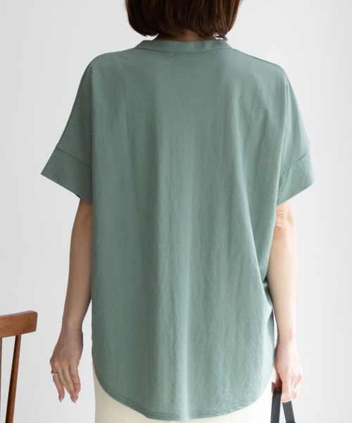 NAVY（ネイビー）の「NAVY サラリ冷感 制菌加工 シャツ見えスキッパーTシャツ（Tシャツ/カットソー・レディース・チャコールグレー/パープル/グリーン系その他/ライトベージュ/オフホワイト・M/L/S/XL）」の13枚目の写真