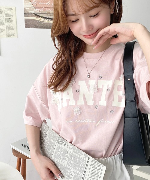 moment+（モーメントプラス）の「ビジュー＆フラワーモチーフ付きカレッジロゴプリント半袖Tシャツ（Tシャツ/カットソー・レディース・チャコールグレー/オフホワイト/ピンク/イエロー・M）」の9枚目の写真