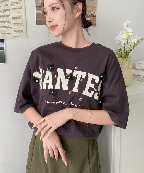 moment+（モーメントプラス）の「ビジュー＆フラワーモチーフ付きカレッジロゴプリント半袖Tシャツ（Tシャツ/カットソー・レディース・チャコールグレー/オフホワイト/ピンク/イエロー・M）」の18枚目の写真