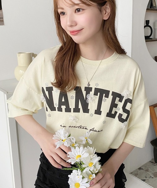 OFF-WHITE フラワー刺繍 × ビジュー 半袖 Tシャツ セール】ビジュー&フラワーモチーフ付きカレッジロゴプリント