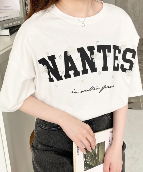 OFF-WHITE フラワー刺繍 × ビジュー 半袖 Tシャツ セール】ビジュー＆フラワーモチーフ付きカレッジロゴプリント