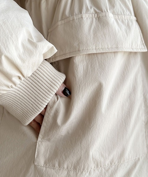 classicalelf(クラシカルエルフ)の「この冬最旬。スタンド衿ドロストデザイン袖ボリューム中綿オーバーサイズブルゾン(ブルゾン・レディース・グレイッシュブルー/ブラック/アイボリー/ブルーグレー・LARGE/MEDIUM/SMALL/X-LARGE)」の20枚目の写真