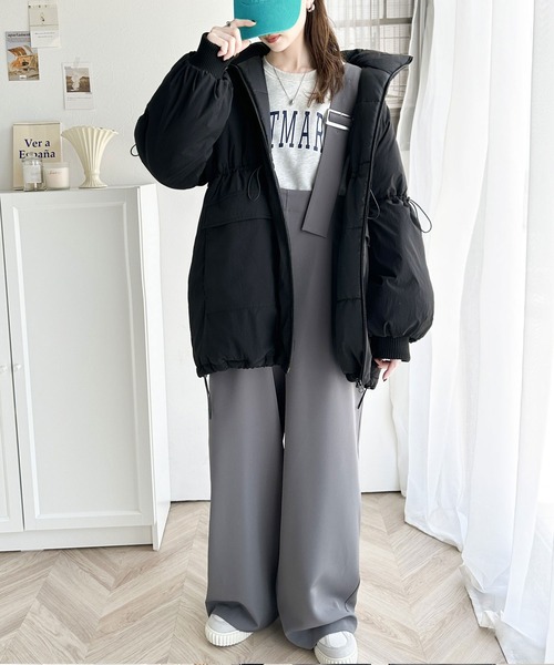 classicalelf(クラシカルエルフ)の「この冬最旬。スタンド衿ドロストデザイン袖ボリューム中綿オーバーサイズブルゾン(ブルゾン・レディース・グレイッシュブルー/ブラック/アイボリー/ブルーグレー・LARGE/MEDIUM/SMALL/X-LARGE)」の5枚目の写真