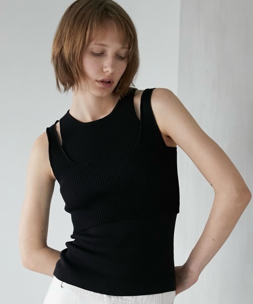 LA PEAU DE GEM（ラポドゥジェム）の「【LA PEAU DE GEM】マルチウェイニットタンク（タンクトップ・レディース・ブルー/ベージュ/ダークグレー/ブラック・FREE）」の2枚目の写真