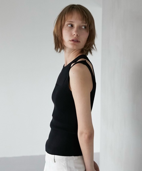 LA PEAU DE GEM（ラポドゥジェム）の「【LA PEAU DE GEM】マルチウェイニットタンク（タンクトップ・レディース・ブルー/ベージュ/ダークグレー/ブラック・FREE）」の6枚目の写真