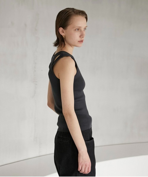 LA PEAU DE GEM（ラポドゥジェム）の「【LA PEAU DE GEM】マルチウェイニットタンク（タンクトップ・レディース・ブルー/ベージュ/ダークグレー/ブラック・FREE）」の13枚目の写真