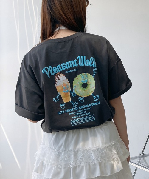AS KNOW AS plus（アズノゥアズプラス）の「◎おやつフォトビッグサイズTシャツ（Tシャツ/カットソー・レディース・スミクロ/キナリ/サックスブルー/オートミール/ブラック系/サックスブルー系/ベージュ系/アイボリー系・FREE）」の3枚目の写真