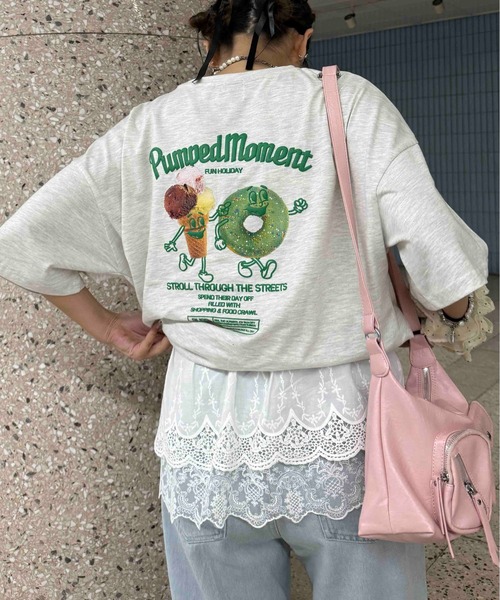 AS KNOW AS plus(アズノゥアズプラス)の「◎おやつフォトビッグサイズTシャツ(Tシャツ/カットソー・レディース・スミクロ/キナリ/サックスブルー/オートミール/ブラック系/サックスブルー系/ベージュ系/アイボリー系/サックスブルー系1/ブラック系1/アイボリー系1/ベージュ系1・FREE)」の7枚目の写真