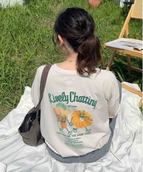 AS KNOW AS plus（アズノゥアズプラス）の「◎おやつフォトビッグサイズTシャツ（Tシャツ/カットソー・レディース・スミクロ/キナリ/サックスブルー/オートミール/ブラック系/サックスブルー系/ベージュ系/アイボリー系/サックスブルー系1/ブラック系1/アイボリー系1/ベージュ系1/ブラック系2/アイボリー系2/ライトグリーン系2/ベージュ系2・FREE）」の12枚目の写真