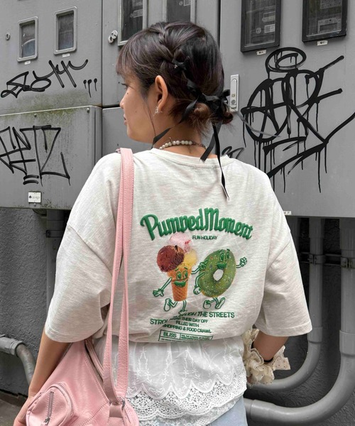 AS KNOW AS plus(アズノゥアズプラス)の「◎おやつフォトビッグサイズTシャツ(Tシャツ/カットソー・レディース・スミクロ/キナリ/サックスブルー/オートミール/ブラック系/サックスブルー系/ベージュ系/アイボリー系/サックスブルー系1/ブラック系1/アイボリー系1/ベージュ系1・FREE)」の18枚目の写真