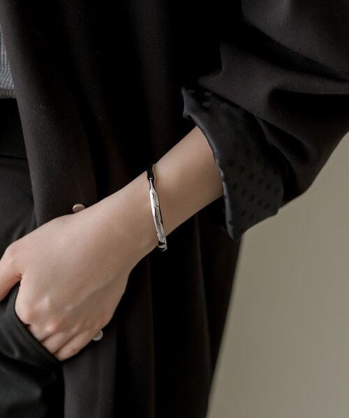 ear PAPILLONNER（イアパピヨネ）の「ツチメバングル（バングル/リストバンド・レディース・ゴールド/シルバー・FREE）」の2枚目の写真