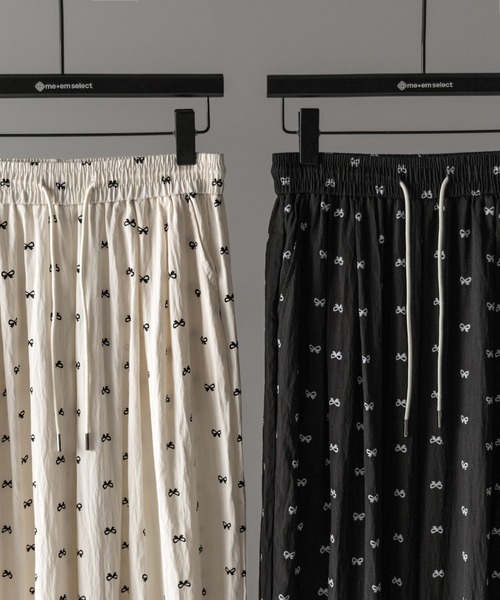 me+em select(ミームセレクト)の「【 2color 】リボンプリントワイドイージーパンツ / ribbon print wide easy pants(その他パンツ・レディース・アイボリー/ブラック・FREE)」の15枚目の写真