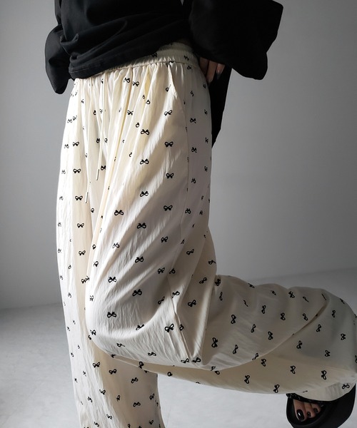 me+em select(ミームセレクト)の「【 2color 】リボンプリントワイドイージーパンツ / ribbon print wide easy pants(その他パンツ・レディース・アイボリー/ブラック・FREE)」の9枚目の写真