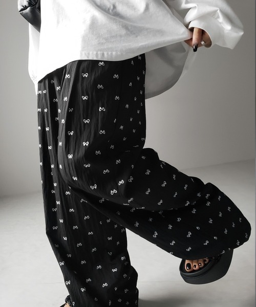 me+em select(ミームセレクト)の「【 2color 】リボンプリントワイドイージーパンツ / ribbon print wide easy pants(その他パンツ・レディース・アイボリー/ブラック・FREE)」の18枚目の写真