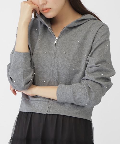 JILL by JILL STUART(ジルバイジルスチュアート)の「◇ビジュートッピングフーディー(Tシャツ/カットソー・レディース・ホワイト/チャコールグレー・FREE)」の2枚目の写真