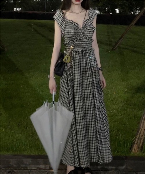 Teem Store(チームストア)の「ギンガムチェック フリル オフショルダーロングワンピース(ワンピース・レディース・ブラック・F)」の2枚目の写真